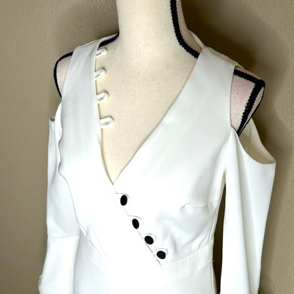 EUC Alexis Bali button bell sleeve white jumpsuit Shoulder Cutout women’s Small - Picture 3 of 10